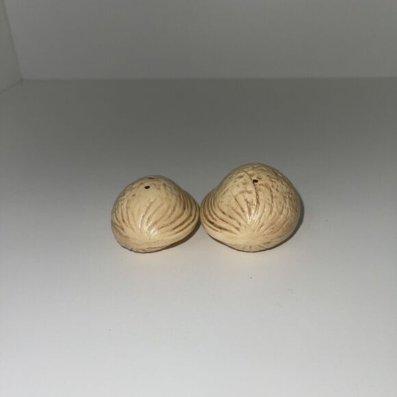 Vintage Beige Seashell Salt Pepper Shakers Ceramic Porcelain Santa Barbra Cali. - Picture 3 of 7